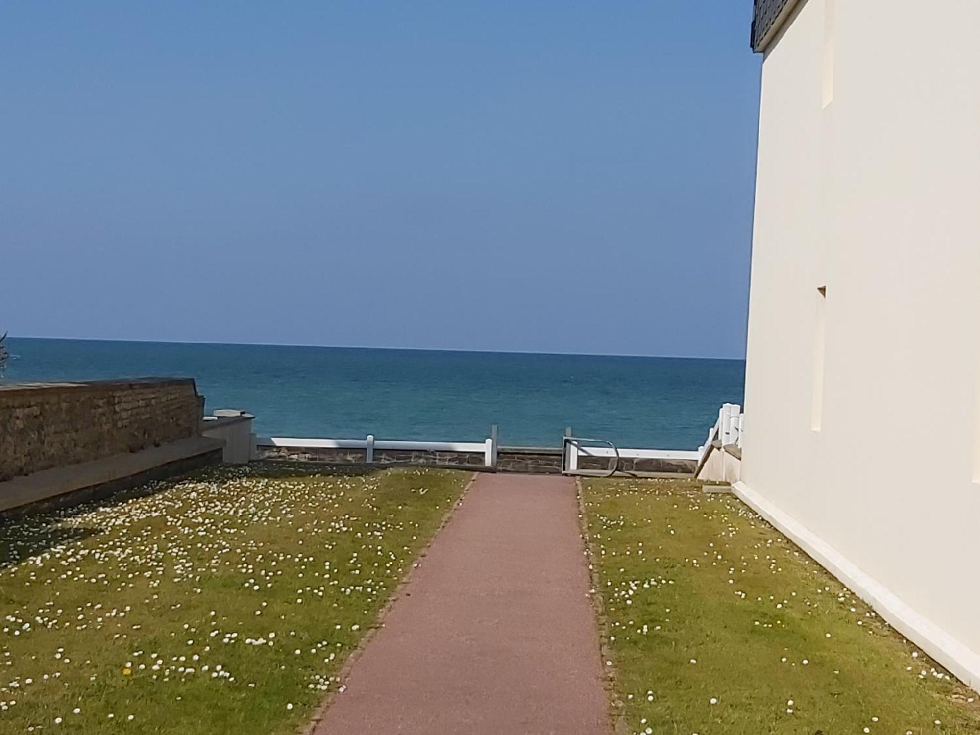 Les Pieds Dans L'Eau - Acces Direct A La Plage Bernières-sur-Mer Εξωτερικό φωτογραφία